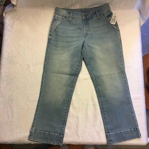 NWT Women’s capris jeans 4